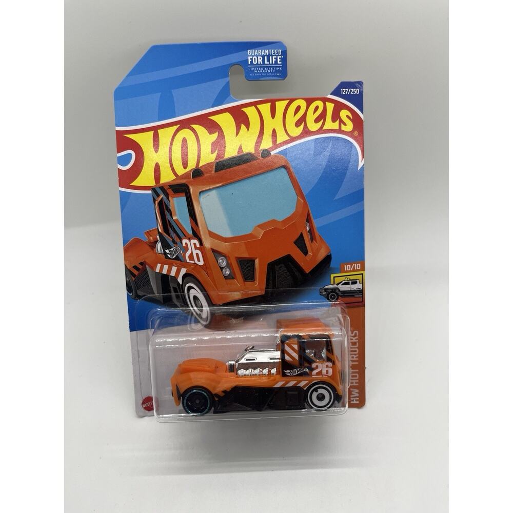 Hot Wheels RENNEN RIG 2022 127/250 Red 10/10 HW Hot Trucks Orange NEW